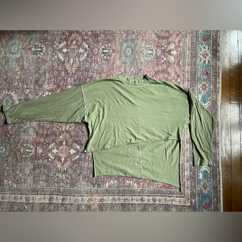 We the Free Womens large mockneck Olive Green Long Sleeve Top with cropped front